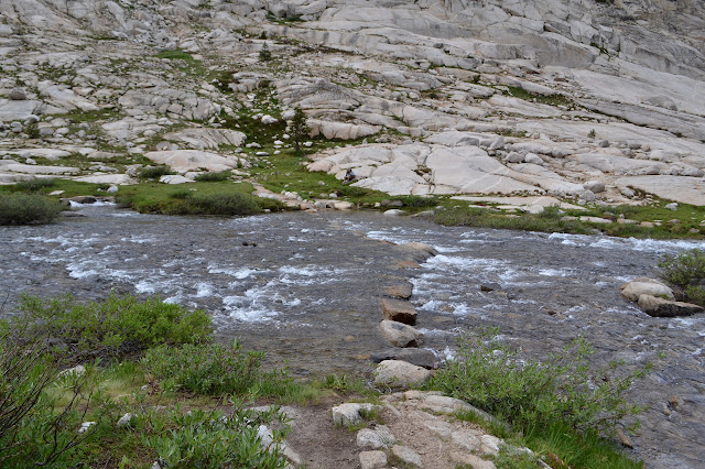 long crossing with big rocks, generally below the surface, along the edge