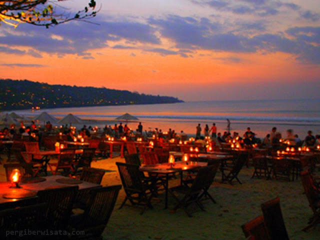Pantai Jimbaran sebagai Tempat Wisata Malam di Bali