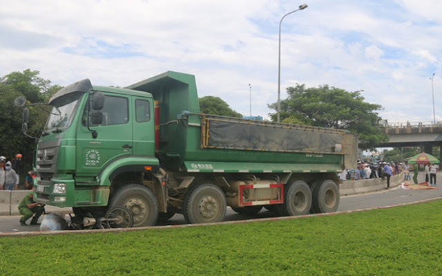 Hai mẹ con đi nhận giấy báo trúng tuyển vào đại học thì gặp tai nạn tử vong Hai mẹ con đi nhận giấy báo trúng tuyển vào đại học thì gặp tai nạn tử vong