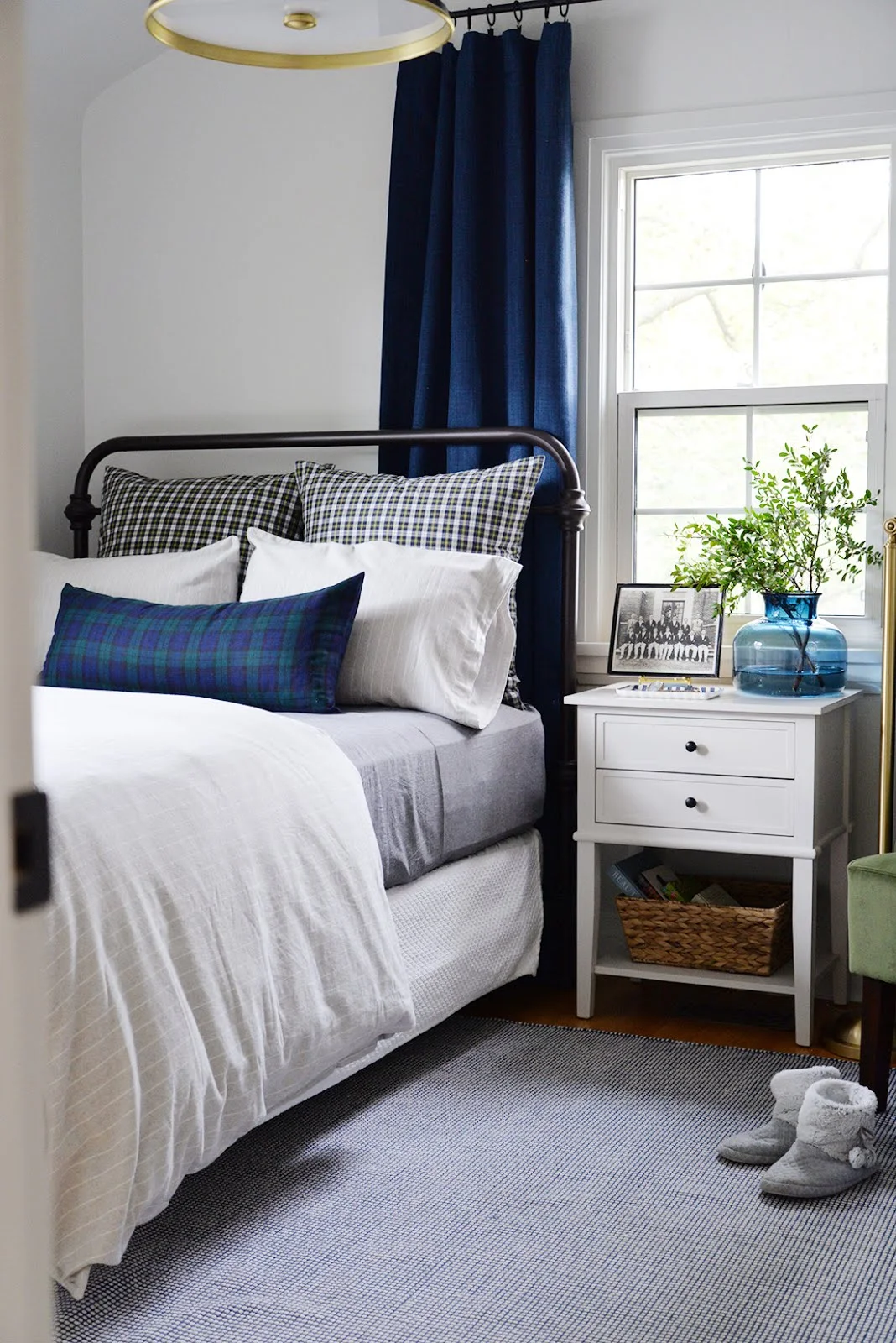 small guest bedroom ideas, cozy guest bedroom, farmhouse guest bedroom, guest bedroom decor, bedroom renovation