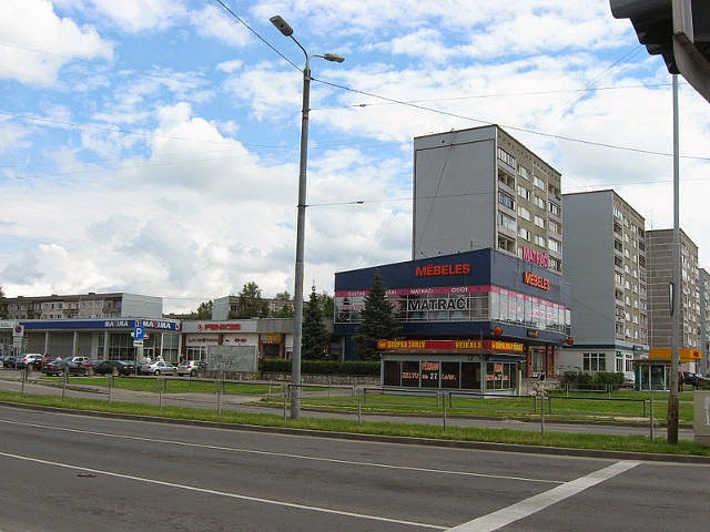 Магазин "Брежневский" в 1980-е и 2010 годы