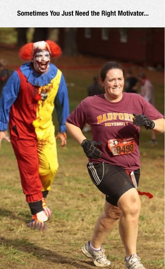 funny-creepy-clown-chasing-runner.jpg