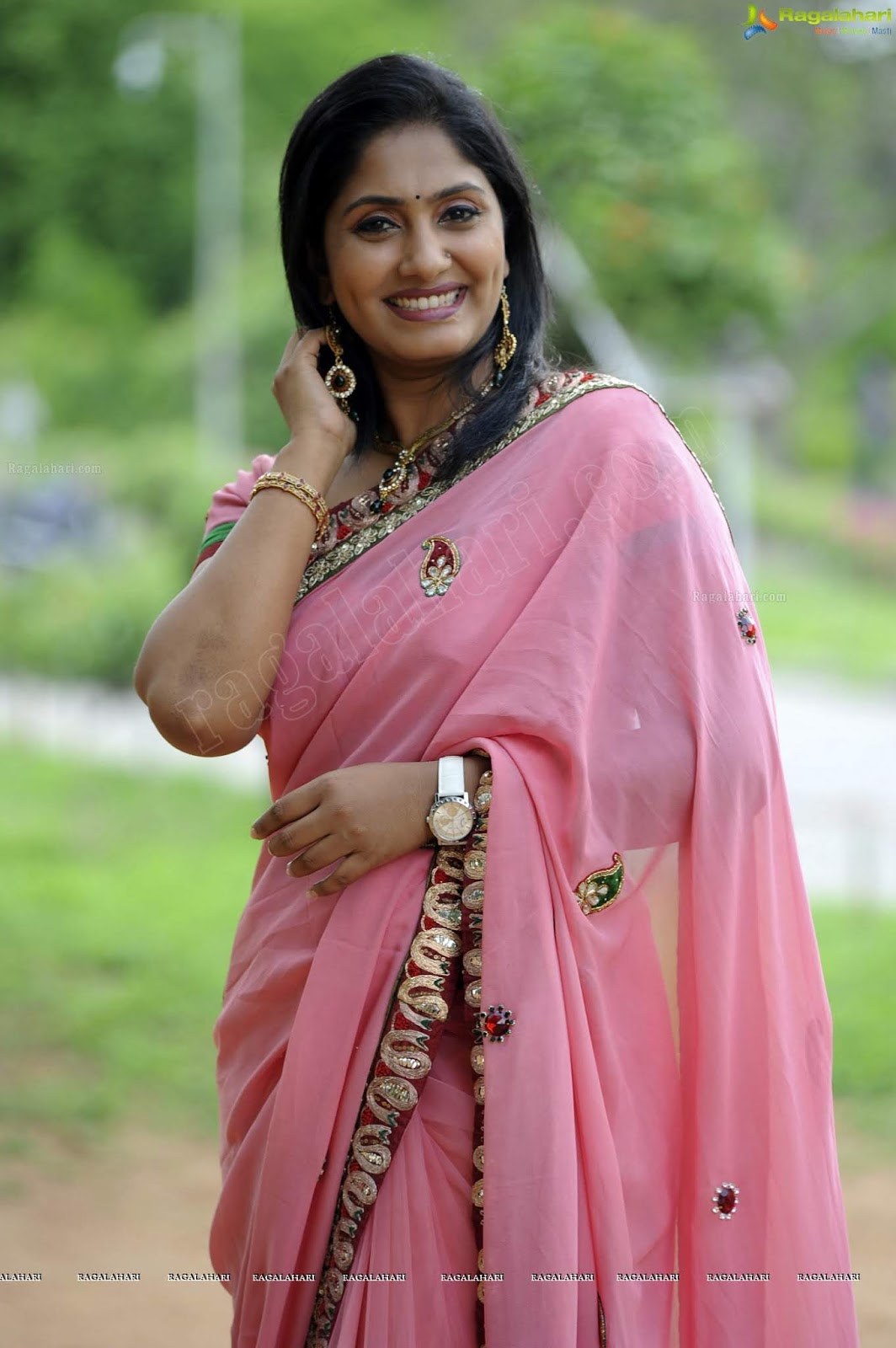 TV Anchor JHANSI stills in pink saree.