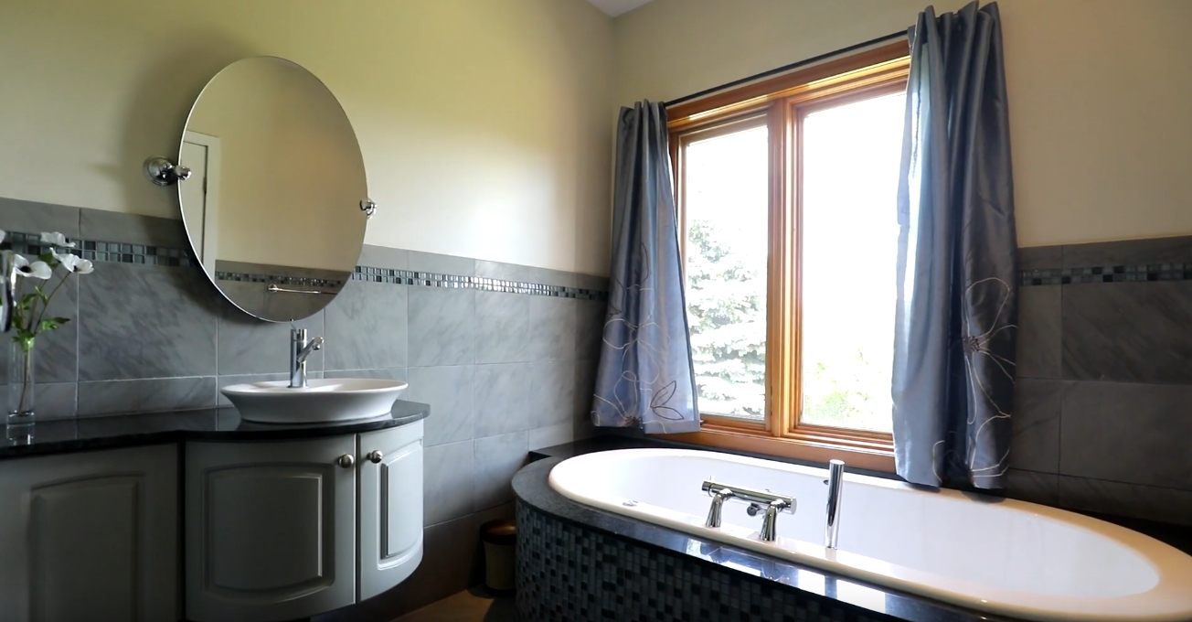 High-End Home Interior Design Tour vs. 211 Town Line Road Barrie, ON - Sotheby's International Realty Canada
