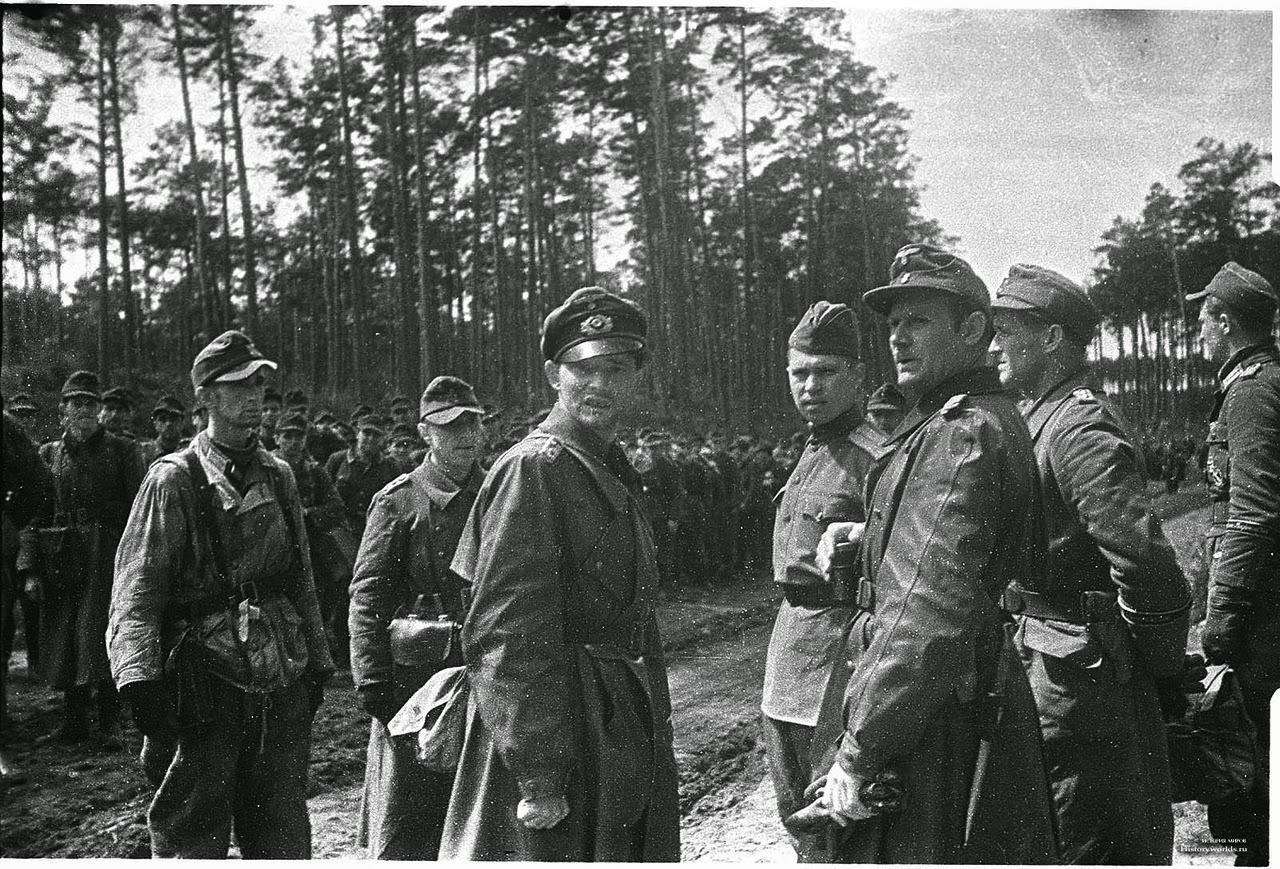 1945 год восточный фронт. Восточная Пруссия 1945 пленные. Коса Фрише Нерунг 1945. Пленные немецкие солдаты 1945.