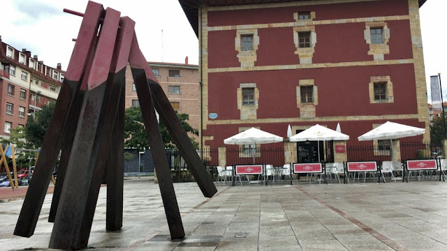 Escultura en memoria de las víctimas del terrorismo