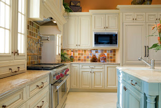 country-kitchen-decorating-ideas-with-white-kitchen-cabinets-design-for-small-kitchen-ideas