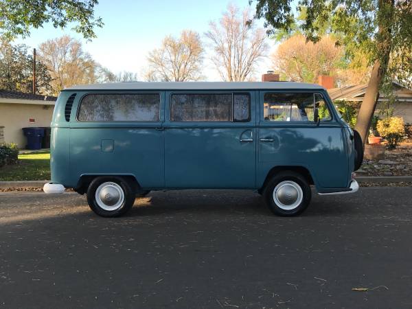 Dove Blue 1968 Volkswagen Bus | vw bus wagon