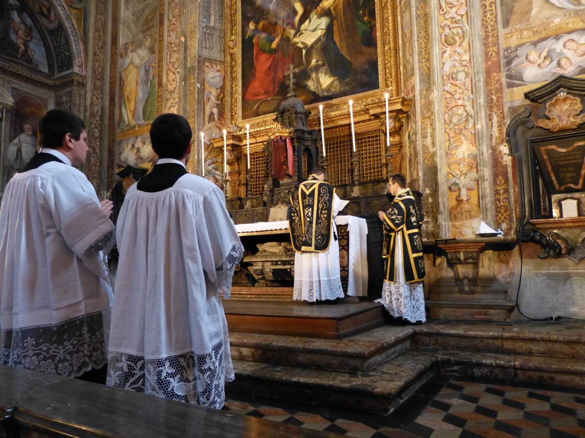 CATHOLICVS Santa Misa de Réquiem en Rito Ambrosiano antiguo por el alma de Monseñor Angelo Amodeo CATHOLICVS Santa Misa de Réquiem en Rito Ambrosiano antiguo por el alma de Monseñor Angelo Amodeo
