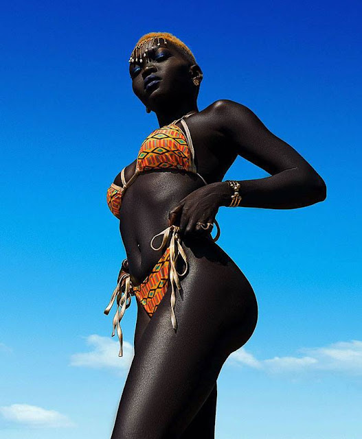 Absolutely Stunning Pictures Shows How Beautiful This "Queen Of The Dark" Model Is.