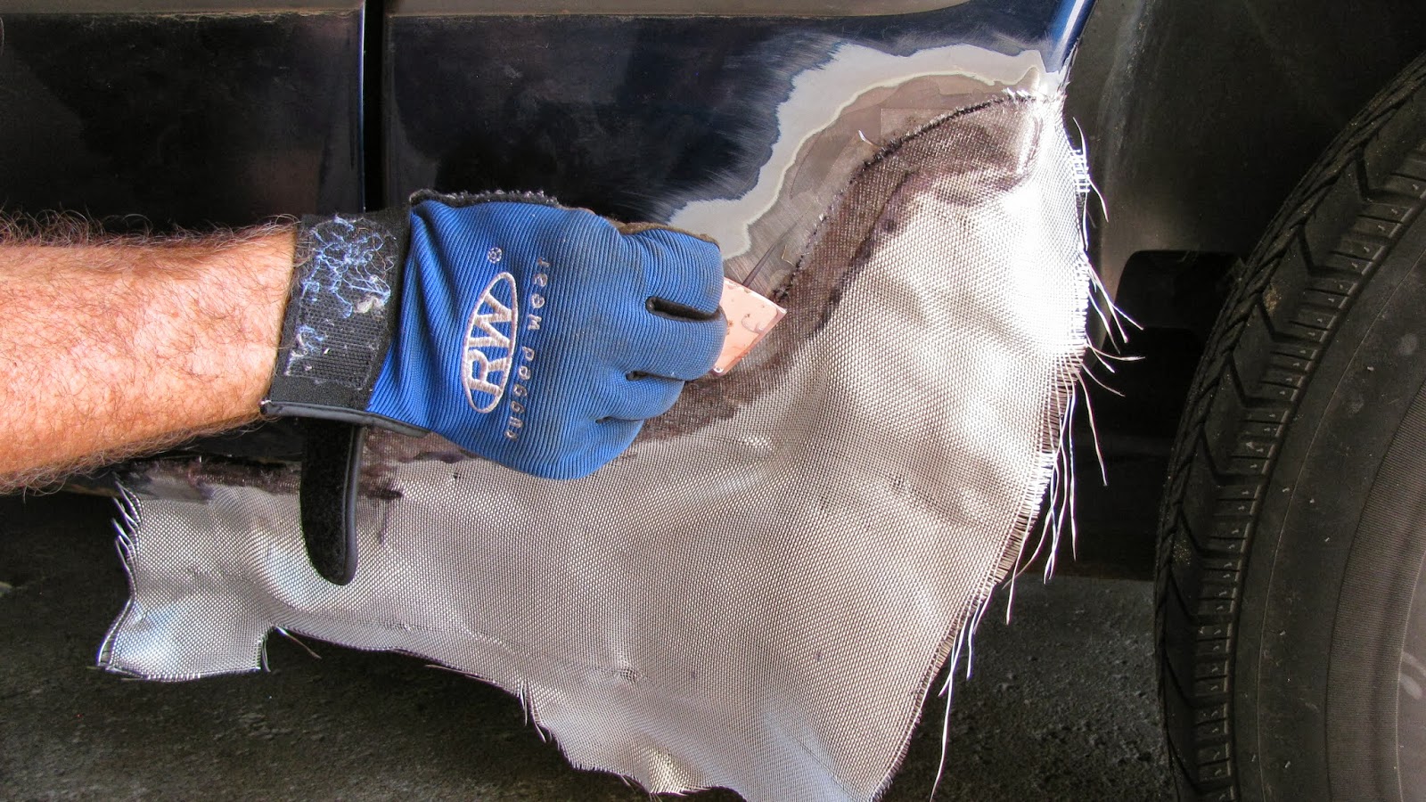 Memperbaiki Body Kit Fiberglass yang Pecah Pagi Racing Sport