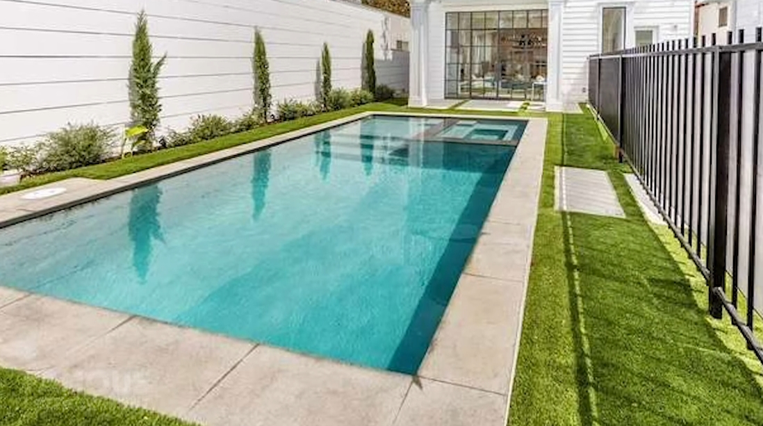 27 Interior Design Photos vs. Margot Robbie's CA Homes In Venice Beach & Hancock Park