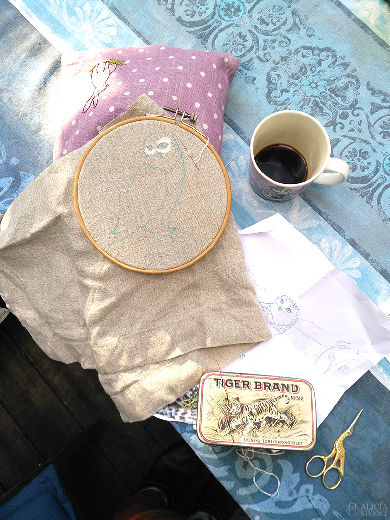 Fjälluggla, pågående broderi av Alicia Sivertsson. aliciasivert alicia sivert sivertsson broderi broderier brodera embroidery needlework hoop art fritt free hand embroidery uggla fjälluggla