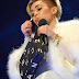 Se sacó uno: Miley Cyrus fumó marihuana en los MTV EMA 2013