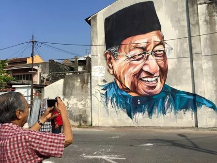 Kerajaan Kedah Bercadang Padam Semula Lukisan Dinding Tun Mahathir?
