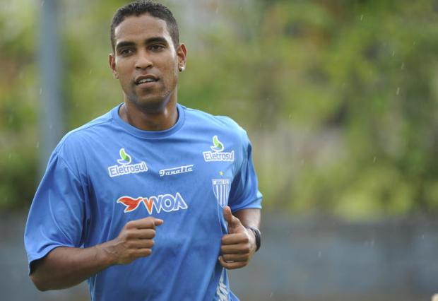 Dirigente do Avaí vai ao Rio de Janeiro para ter Cléber Santana