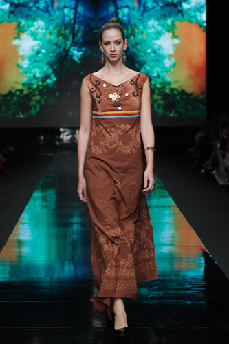 Jakarta Fashion Week 2012 : SARINAH - Two Thousand Things