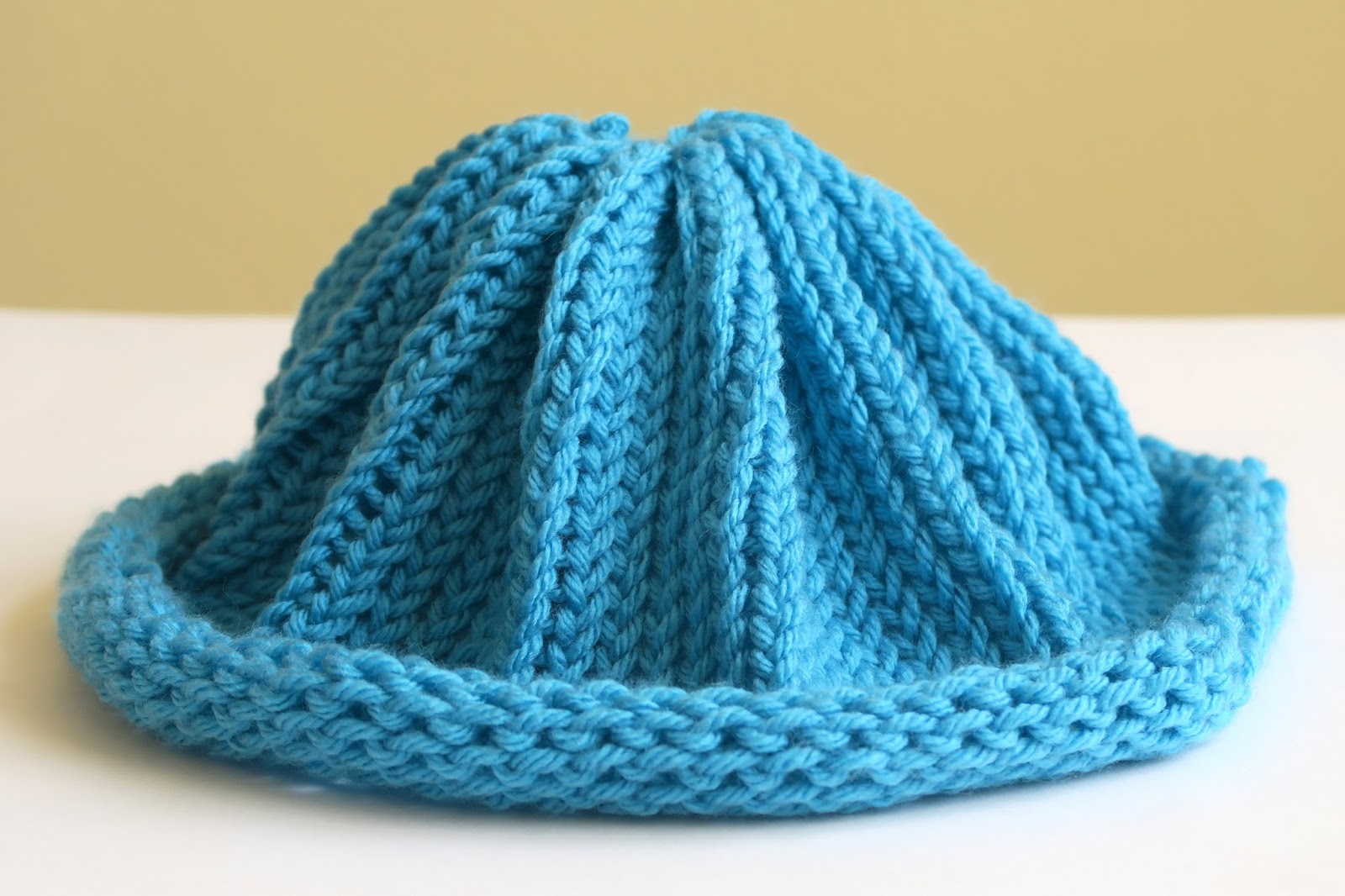 Cindy DeRosier My Creative Life Oval Knitting Loom Project 1 Beanie 