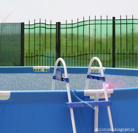 imagine piscina curte
