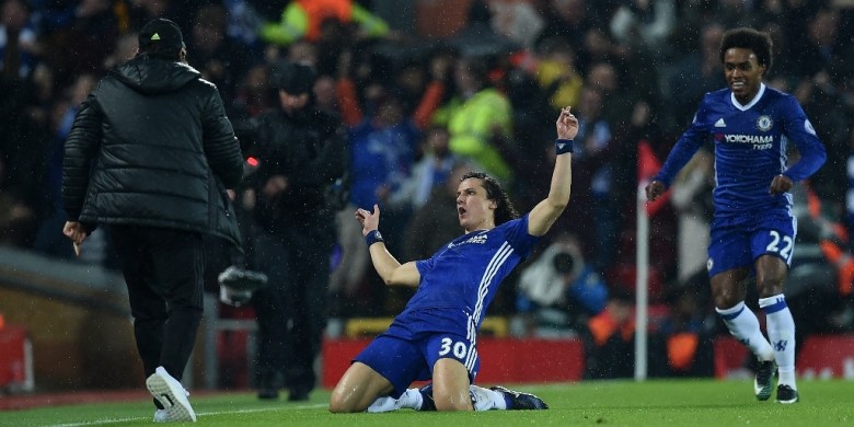 Cerita di Balik Gol David Luiz yang Membingungkan Mignolet Cerita di Balik Gol David Luiz yang Membingungkan Mignolet