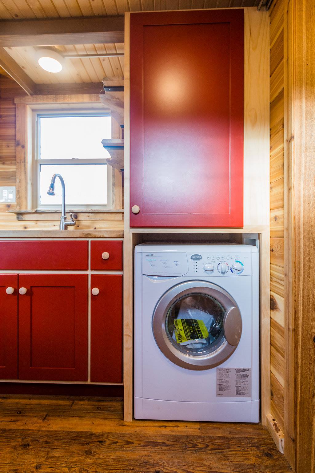 Davis' Mitchcraft Tiny House [ TINY HOUSE TOWN ]