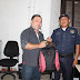 Agente de la Policía Municipal de Mérida encuentra y devuelve mochila con $116,600 al Alcalde de Sotuta