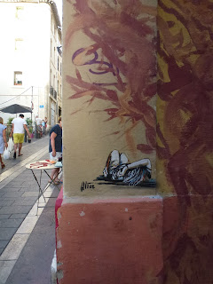 Am Boden zerstört... oder nur schlafend? Stencil von Alice in Marseille