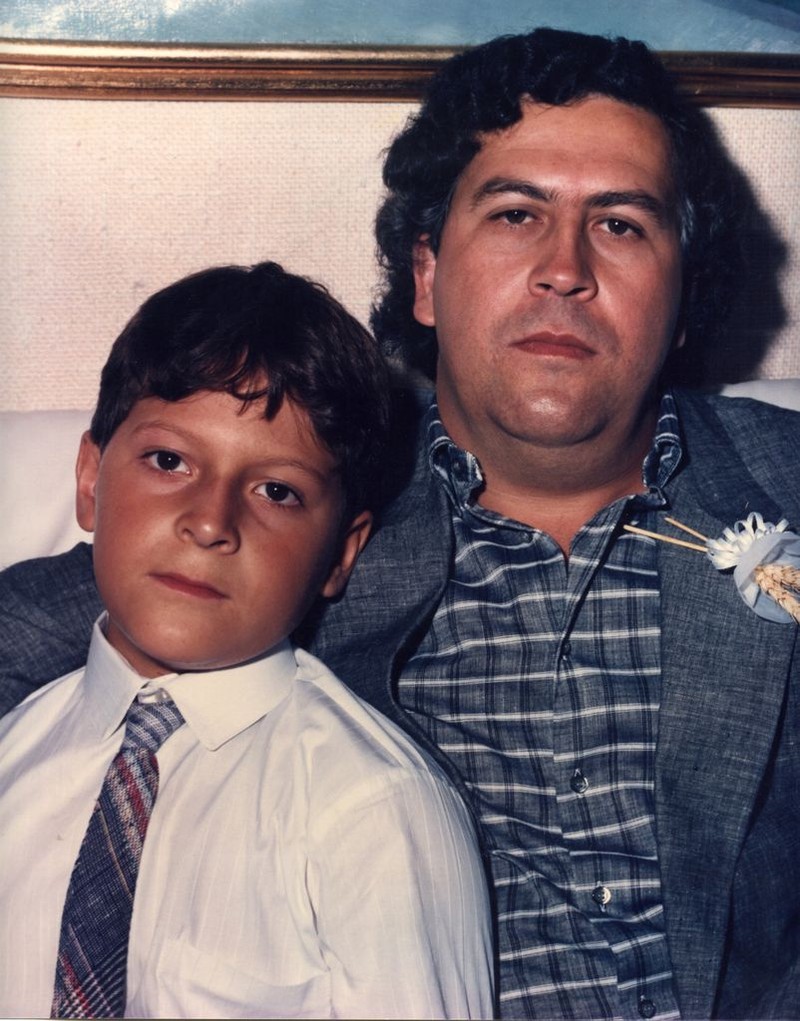 The King of Cocaine – Rare Vintage Photos Show the Normal Life of Pablo