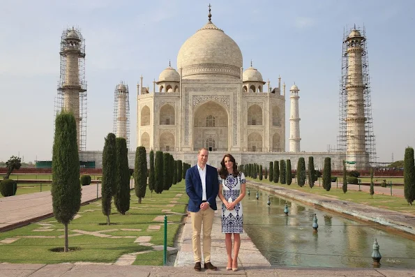 Kate Middleton and Prince William visit Taj Mahal