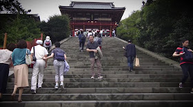 Yu Suzuki in Kamakura (steps of Hachimangu shrine)