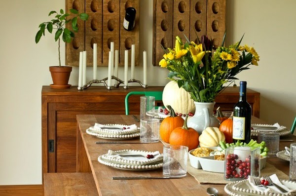 Decorate table for Italian dinner