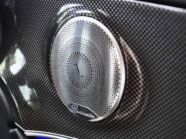 Hệ thống âm thanh Mercedes E300 AMG Mercedes E300 AMG trang bị hệ thống âm thanh Burmester 13 loa