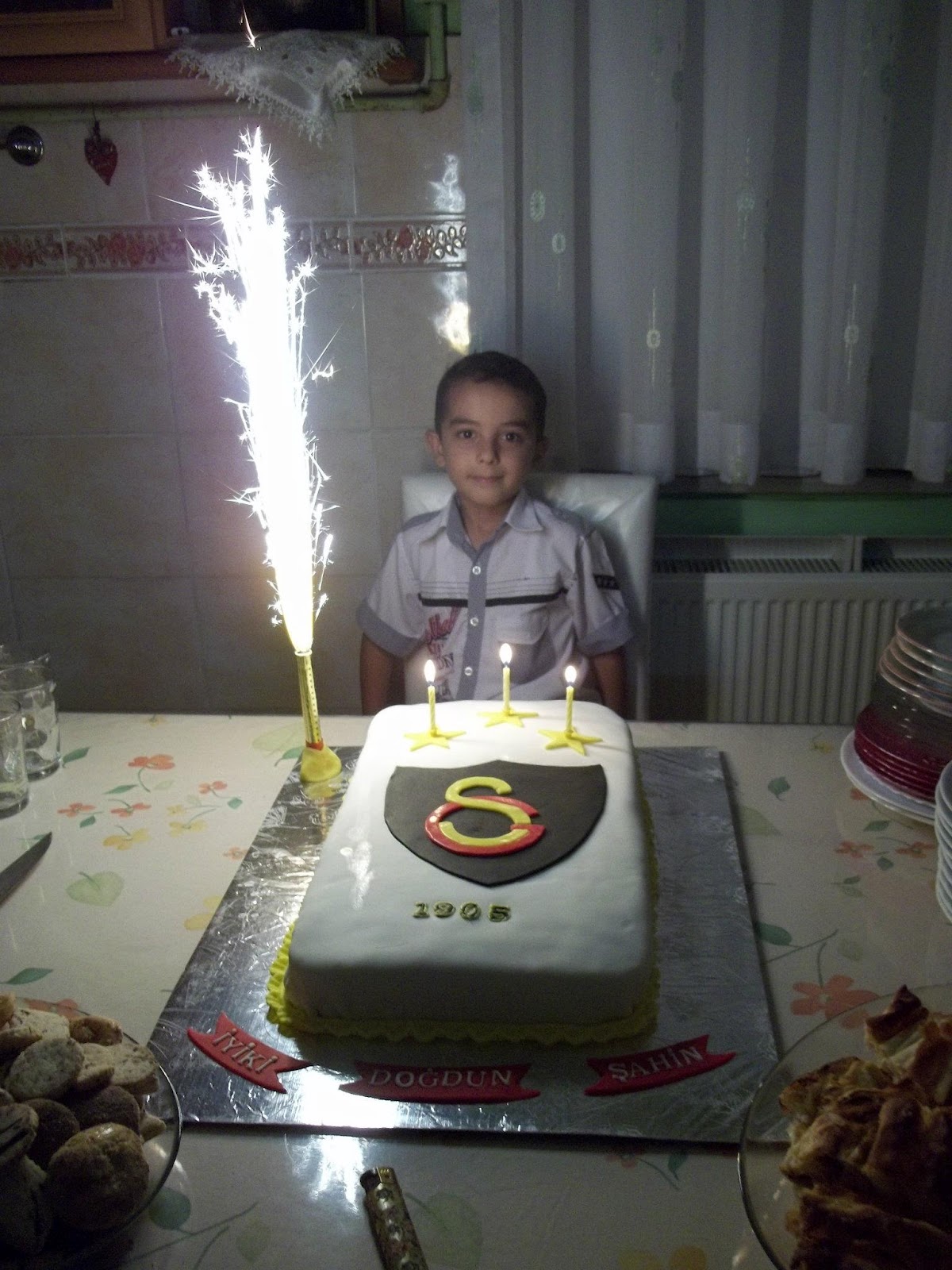 SEMRA �nın pastaları galatasaraylı pasta 50 kişilik