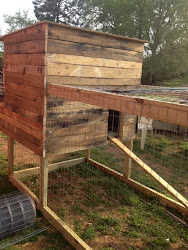 chicken coop coops pallet pallets backyard building chickens cheap plans diy side coup portable feeder hay wood pen houses run