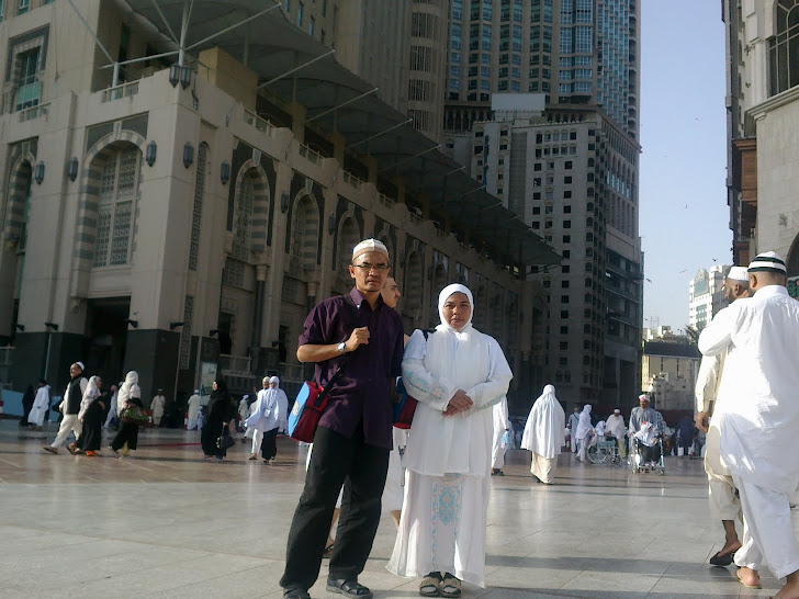 Bersama Ahmad Sabri di perkarangan Masjidilharam March 2011