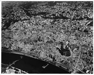 Frankfurt destruída após Segunda Guerra Mundial