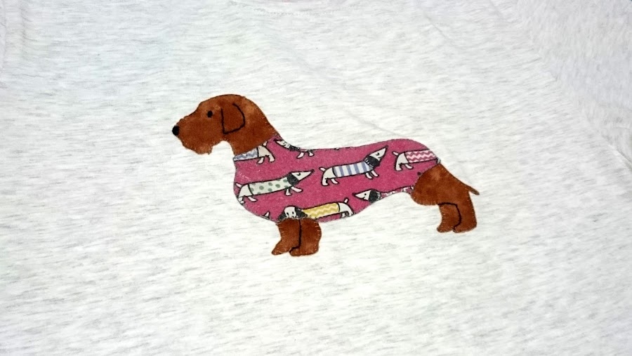 camiseta con aplicaciones