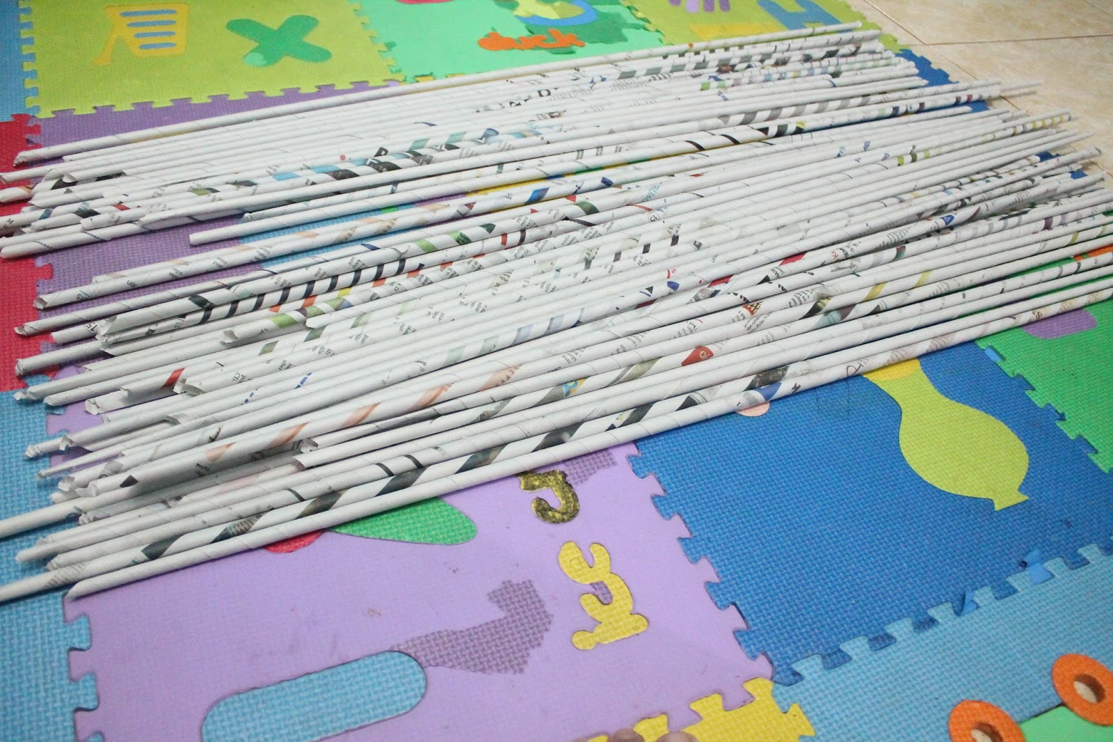 MEMBUAT SANDAL JEPIT DARI BAHAN KERTAS KORAN X IIS 4