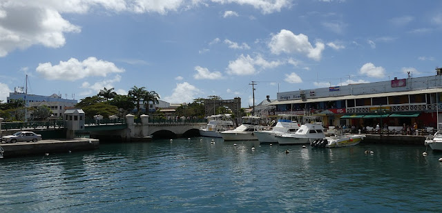 Barbados - The Careenage mit Chamberlain Bridge in Bridgetown.jpg Barbados - The Careenage mit Chamberlain Bridge in Bridgetown.jpg
