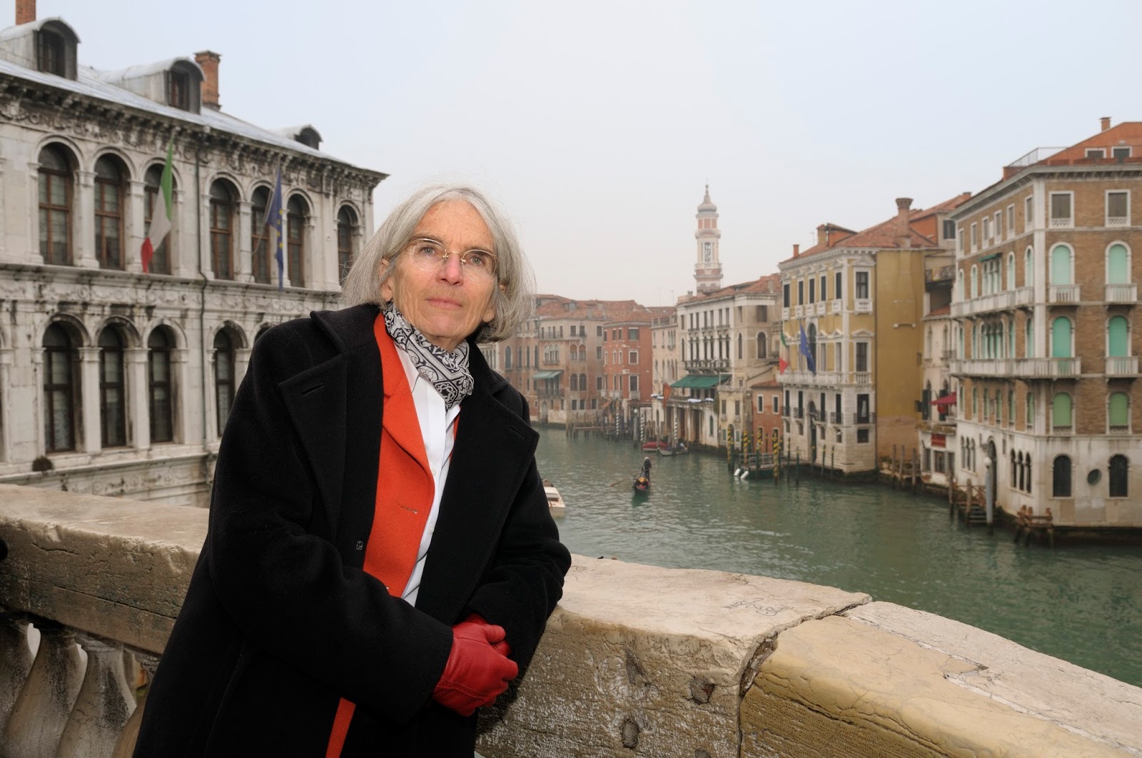 DRAGON A life in writing / Donna Leon