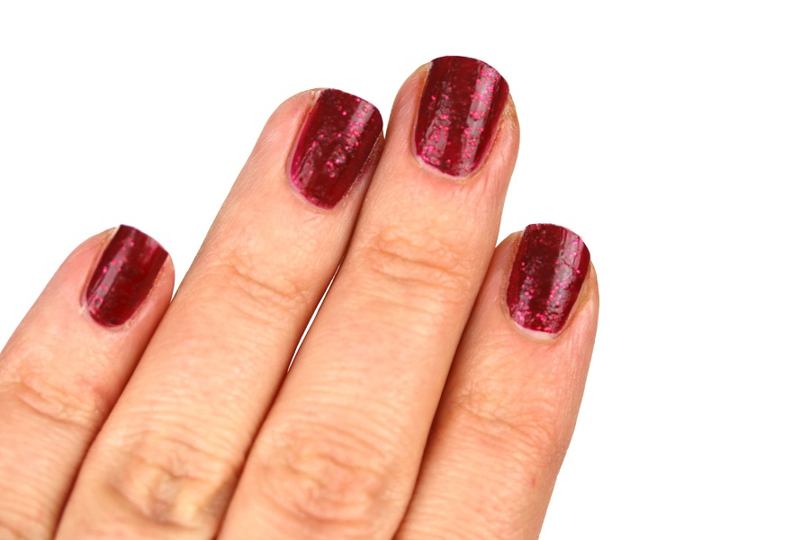Glam & Shine Beautyblog essie Love Kollektion roses are red Nagellack