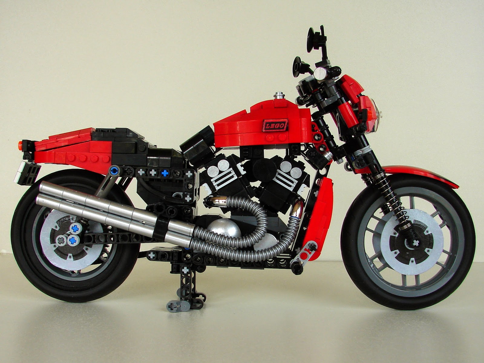 violet essens Foran LEGO TECHNIC MOTORCYCLES: MOC - Harley Davidson V-Rod by Henrik Jensen