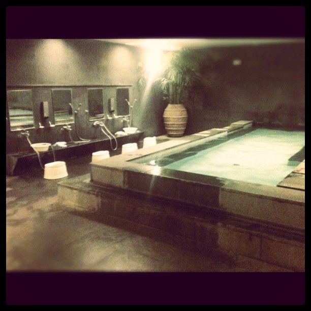 jonnyontheroad Sleeping at Incheon Airport