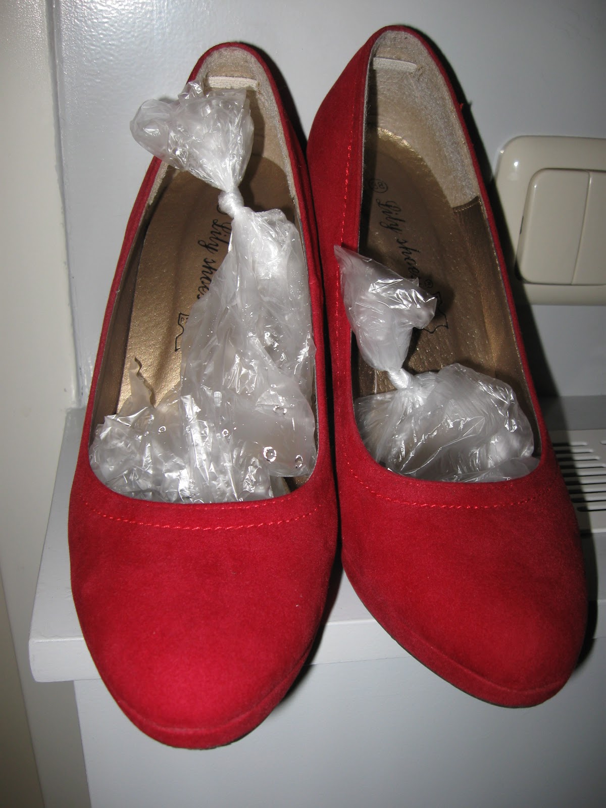 me lovey... shoe stretching with ice