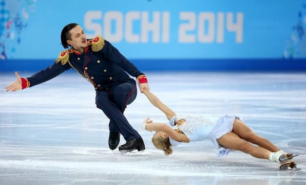 Tatiana Volosozhar og Maxim Trankov (RUS) udfører deres korte program ved Vinter OL 2014
