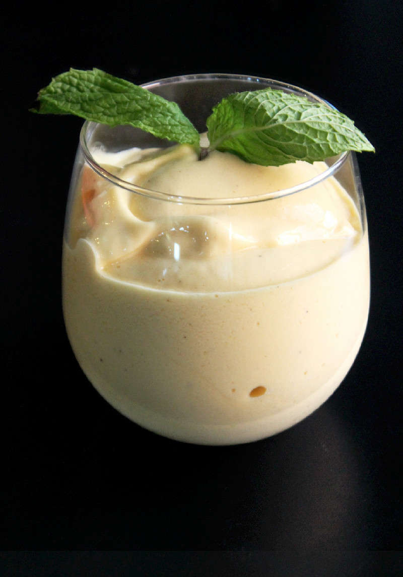 Not Quite a Vegan...?: Low Fat Banana Mango Milkshake