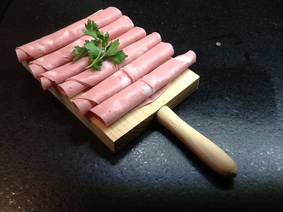 Merchean PRESENTAR MORTADELA ITALIANA