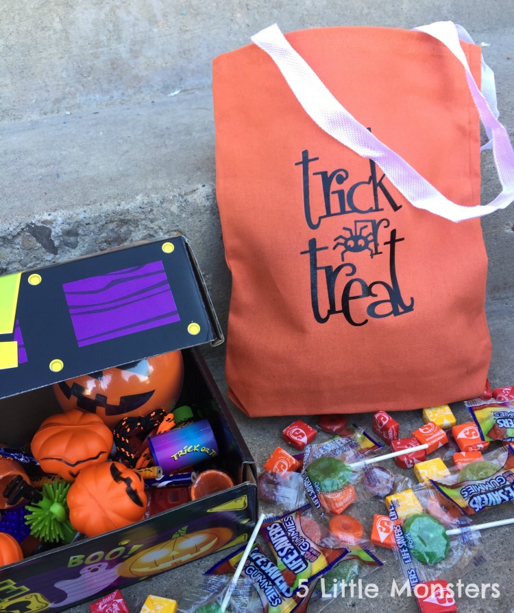 5 Little Monsters Quick and Easy Trick or Treat Bags