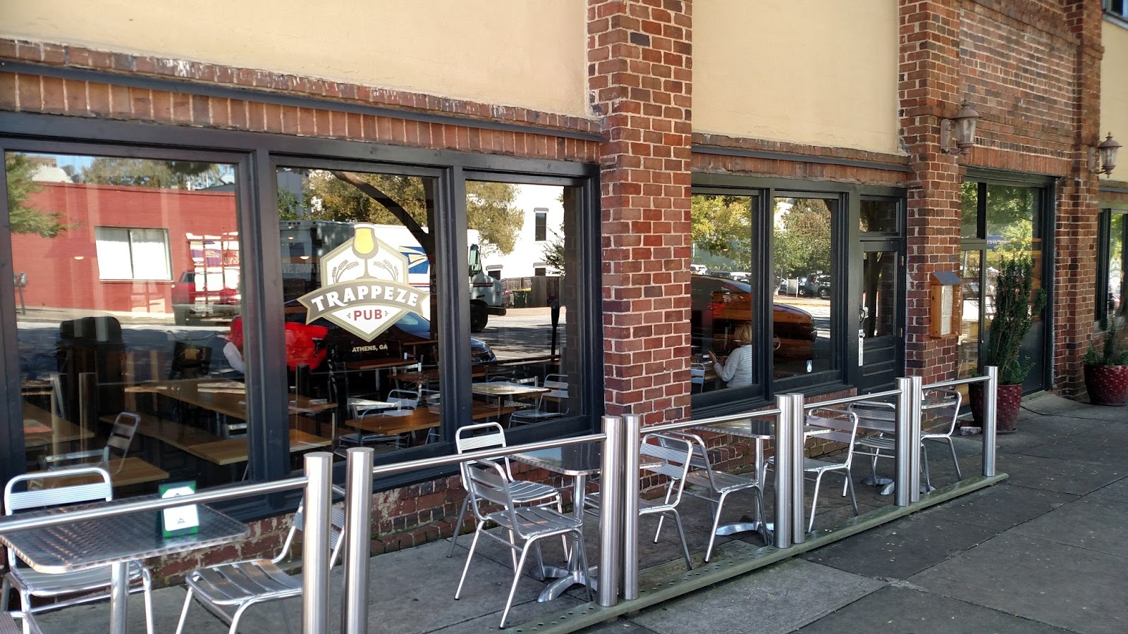 PIG OUT SPOTS Trapeze Pub (Athens, GA)