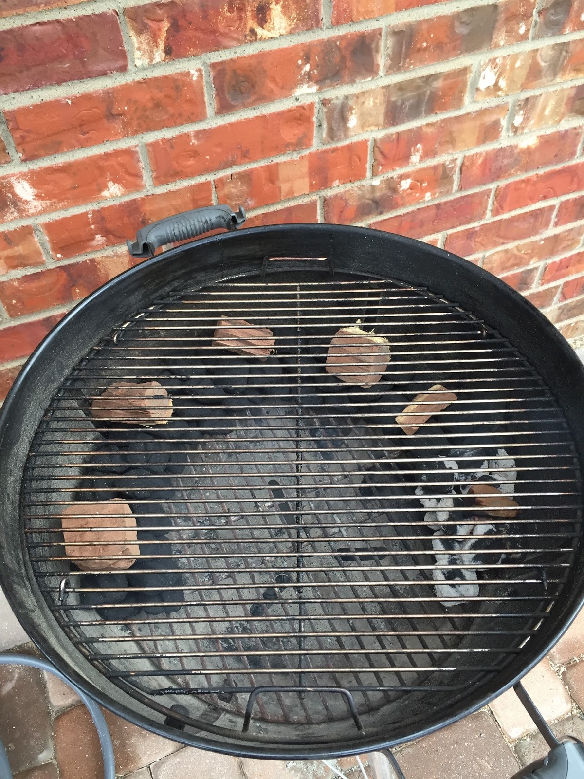 Brad's BBQ The Snake Method on er Kettle